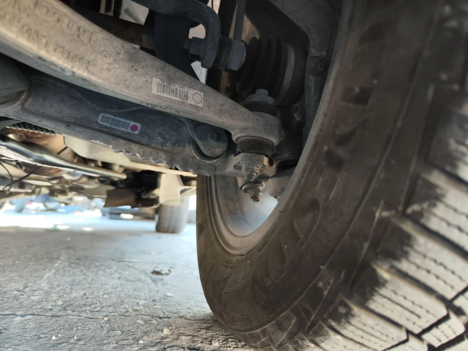 Foto de MANGUETA DELANTERA IZQUIERDA JAGUAR F-PACE 3.0 V6 Diesel CAT (301 CV / 221 KW) referencia HK833K186BC