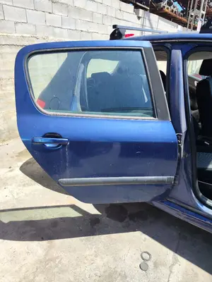 Foto de PUERTA TRASERA DERECHA PEUGEOT 307 BERLINA (S2) 1.4 16V CAT (KFU / ET3J4) (88 CV / 65 KW)