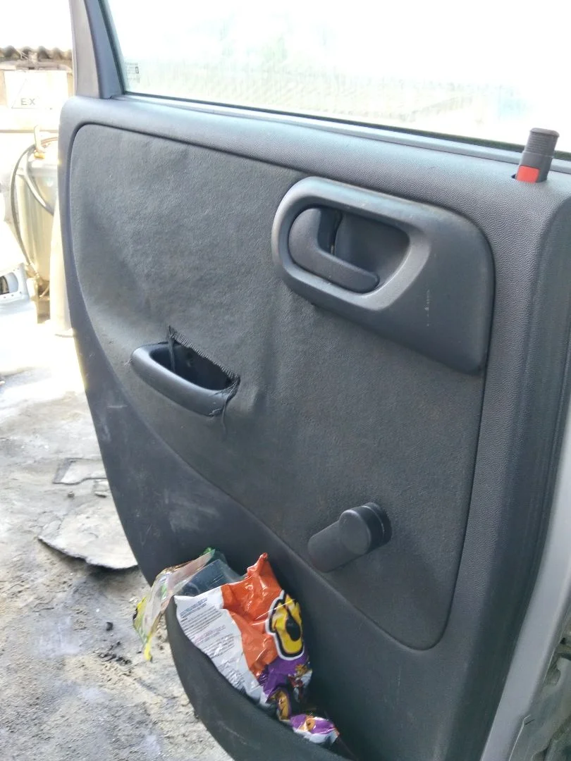 Foto de GUARNECIDO PUERTA TRASERA IZQUIERDA OPEL CORSA C 1.2 16V CAT (Z 12 XE / LW4) (75 CV / 55 KW)