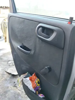 Foto de GUARNECIDO PUERTA TRASERA IZQUIERDA OPEL CORSA C 1.2 16V CAT (Z 12 XE / LW4) (75 CV / 55 KW)