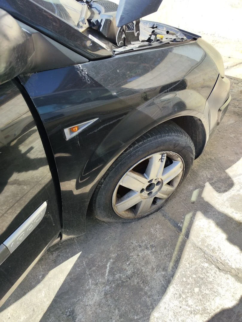 Foto de ALETA DELANTERA DERECHA RENAULT SCENIC II (JM) 1.9 dCi Diesel (120 CV / 88 KW) referencia 8200020569