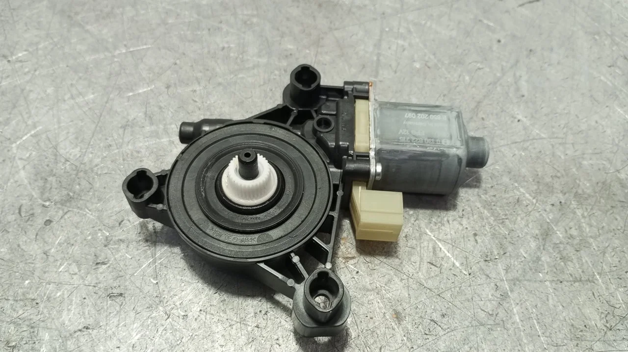 Foto de MOTOR ELEVALUNAS TRASERO IZQUIERDO PORSCHE MACAN (95BA) referencia 5Q0959801A