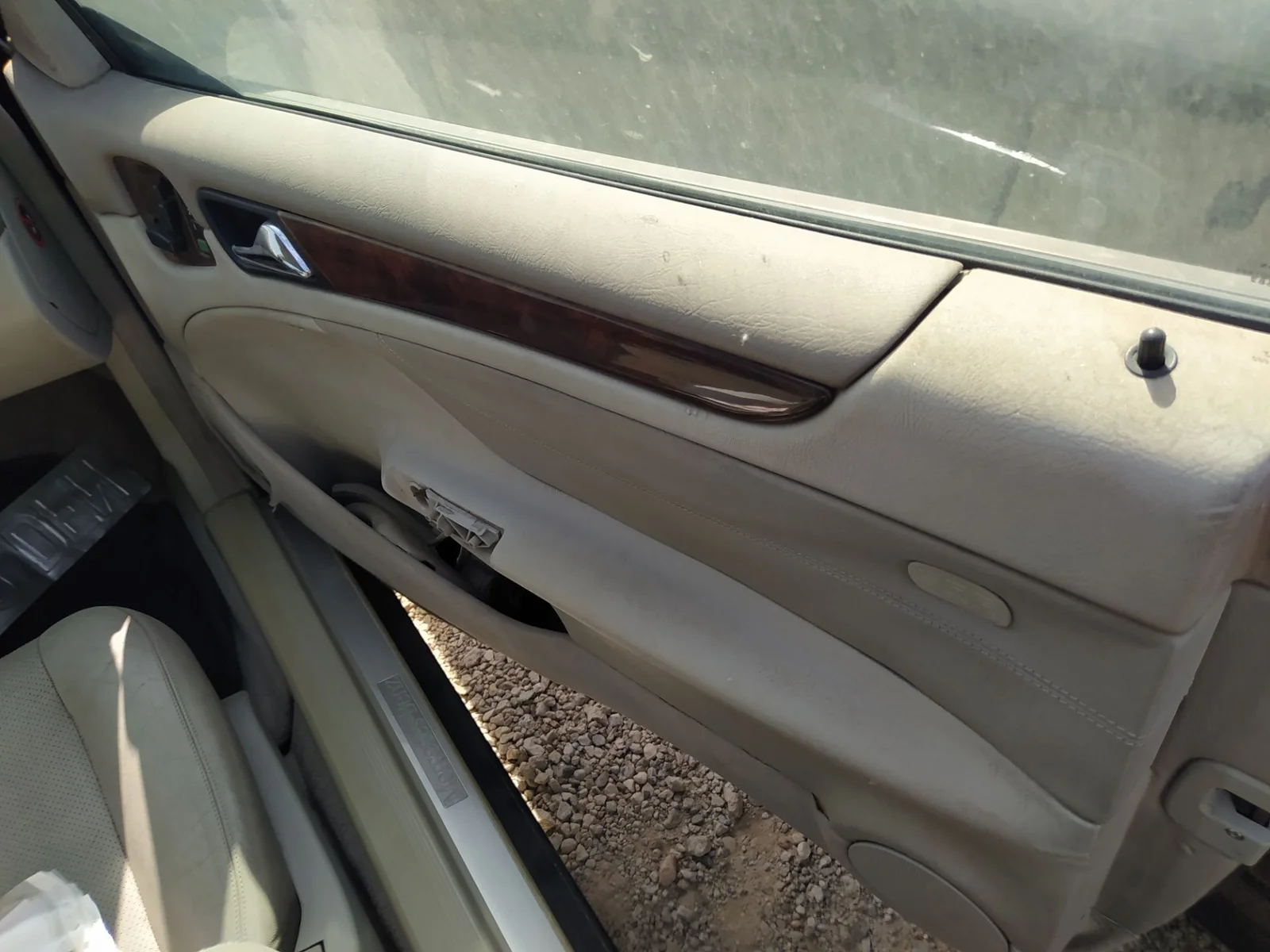 Foto de MANETA INTERIOR DELANTERA DERECHA MERCEDES-BENZ CLK (BM 208) CABRIO 3.2 V6 18V CAT (218 CV / 160 KW) referencia A2087600261