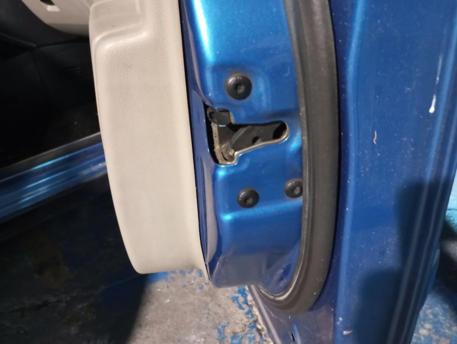 Foto de CERRADURA PUERTA DELANTERA DERECHA FORD FIESTA (CBK) 1.25 16V CAT (69 CV / 51 KW) referencia 1372465