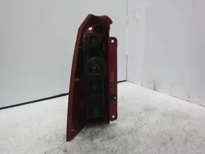Foto de PILOTO TRASERO DERECHO FORD FOCUS BERLINA (CAK) 1.8 TDCi CAT (101 CV / 74 KW) referencia 037AD foto 7