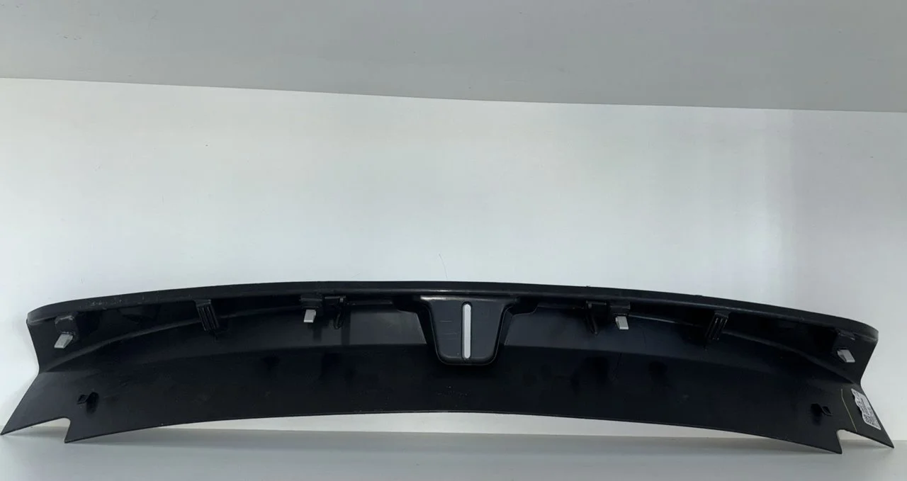 Foto de MOLDURA TESLA MODEL 3 eléctrico 258 kW (cont. 153 kW) (350 CV / 258 KW) referencia 108631500D