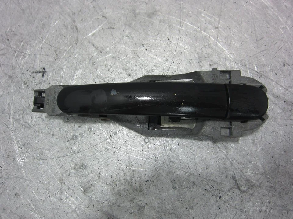 Foto de MANETA EXTERIOR DELANTERA DERECHA SEAT IBIZA (6L1) 1.4 16V (101 CV / 74 KW) referencia 3B0837885