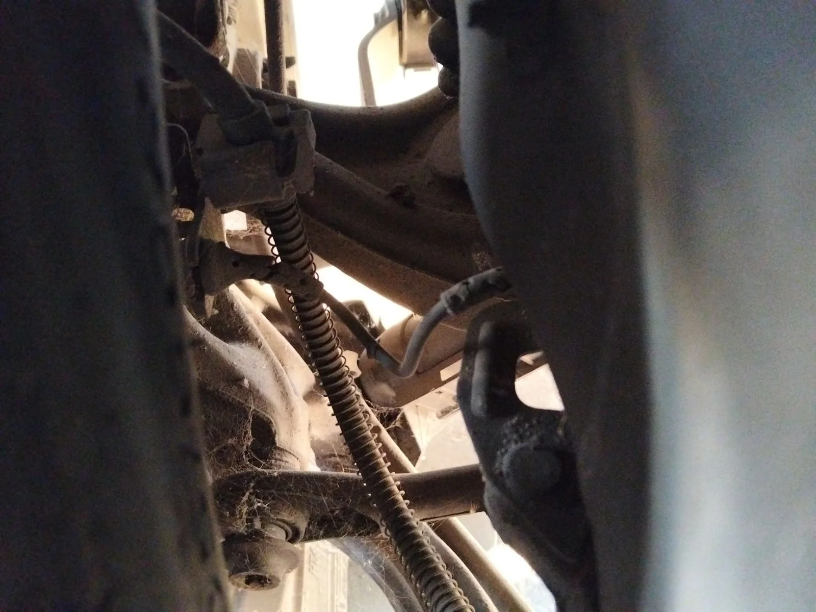 Foto de BRAZO SUSPENSION TRASERO IZQUIERDO PEUGEOT 407 1.6 HDi FAP CAT (9HZ / DV6TED4) (109 CV / 80 KW) referencia 9801145880