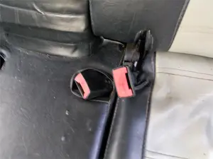 Foto de ENGANCHE CINTURON TRASERO IZQUIERDO OPEL MERIVA 1.7 16V CDTI (101 CV / 74 KW)