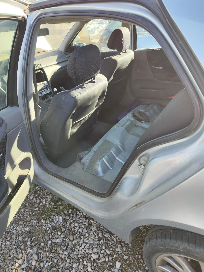 Foto de GOMAS CONTORNO PUERTA RENAULT LAGUNA II (BG0) 1.8 CAT (120 CV / 88 KW)
