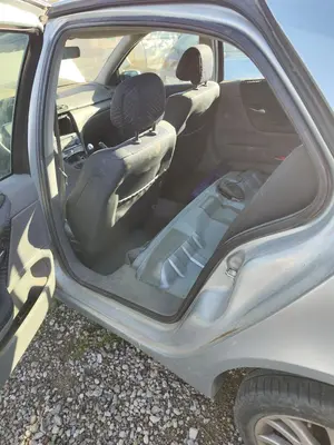 Foto de GOMAS CONTORNO PUERTA RENAULT LAGUNA II (BG0) 1.8 CAT (120 CV / 88 KW)