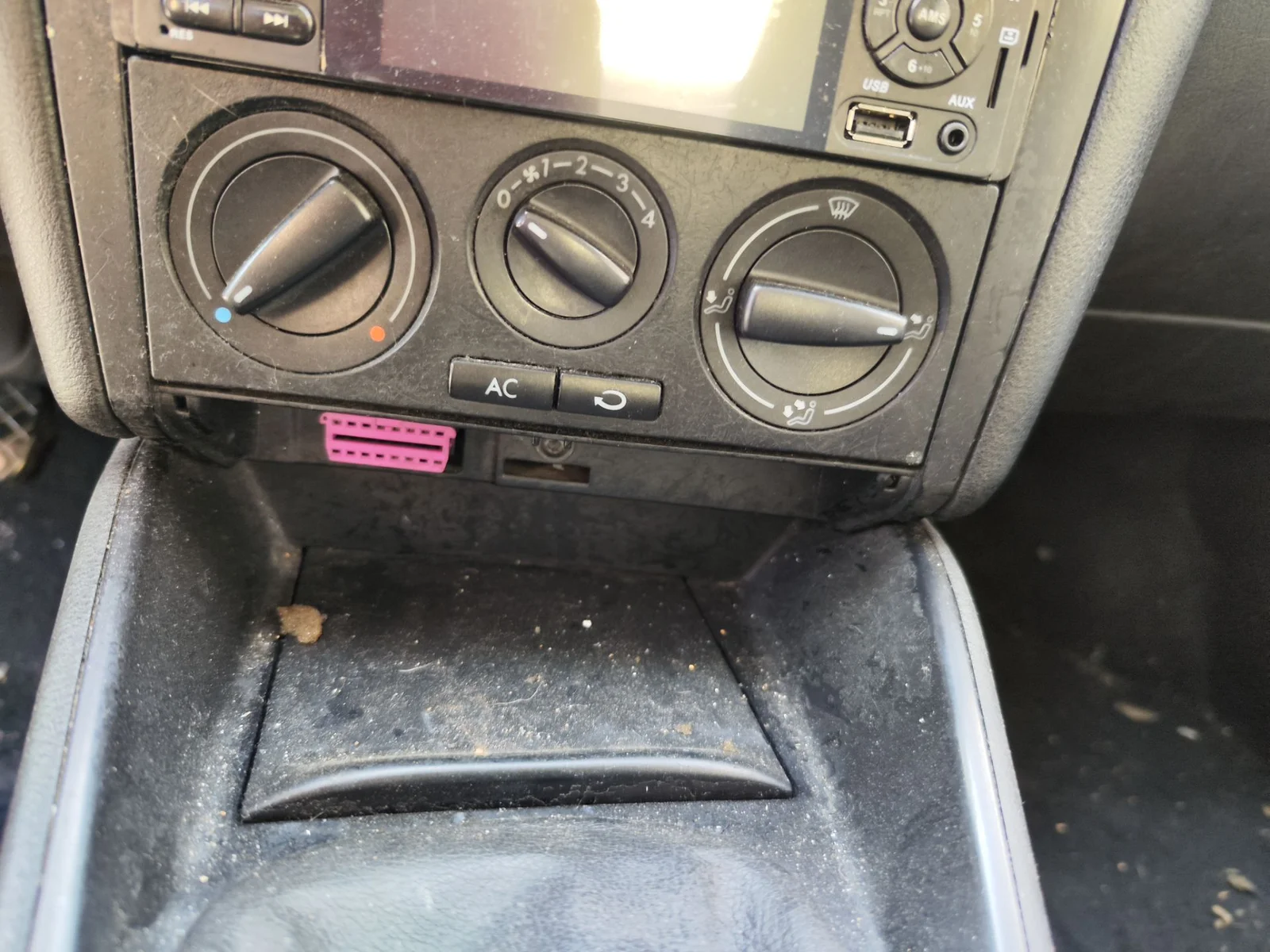 Foto de MANDO CALEFACCION / AIRE ACONDICIONADO VOLKSWAGEN GOLF IV BERLINA (1J1)(10.1997) 2.0 (116 CV / 85 KW)