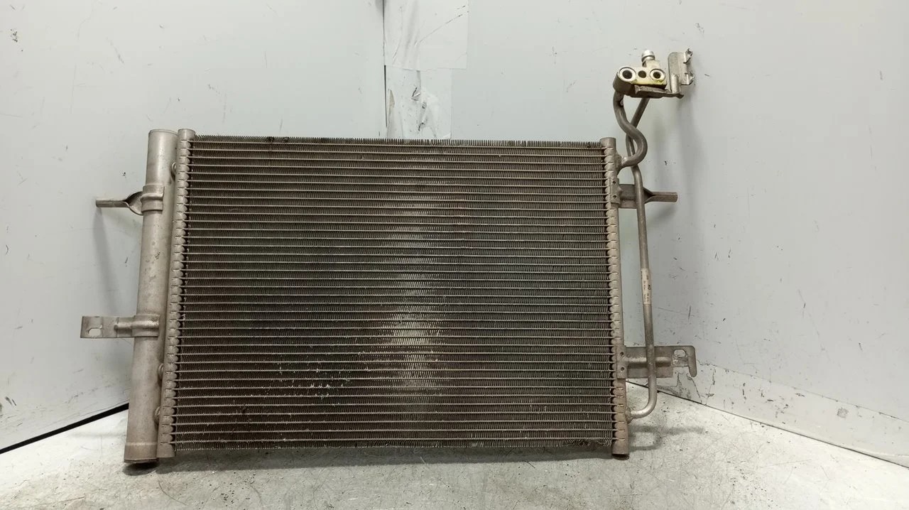 Foto de CONDENSADOR / RADIADOR AIRE ACONDICIONADO OPEL MERIVA 1.4 16V (90 CV / 66 KW) referencia 52429163