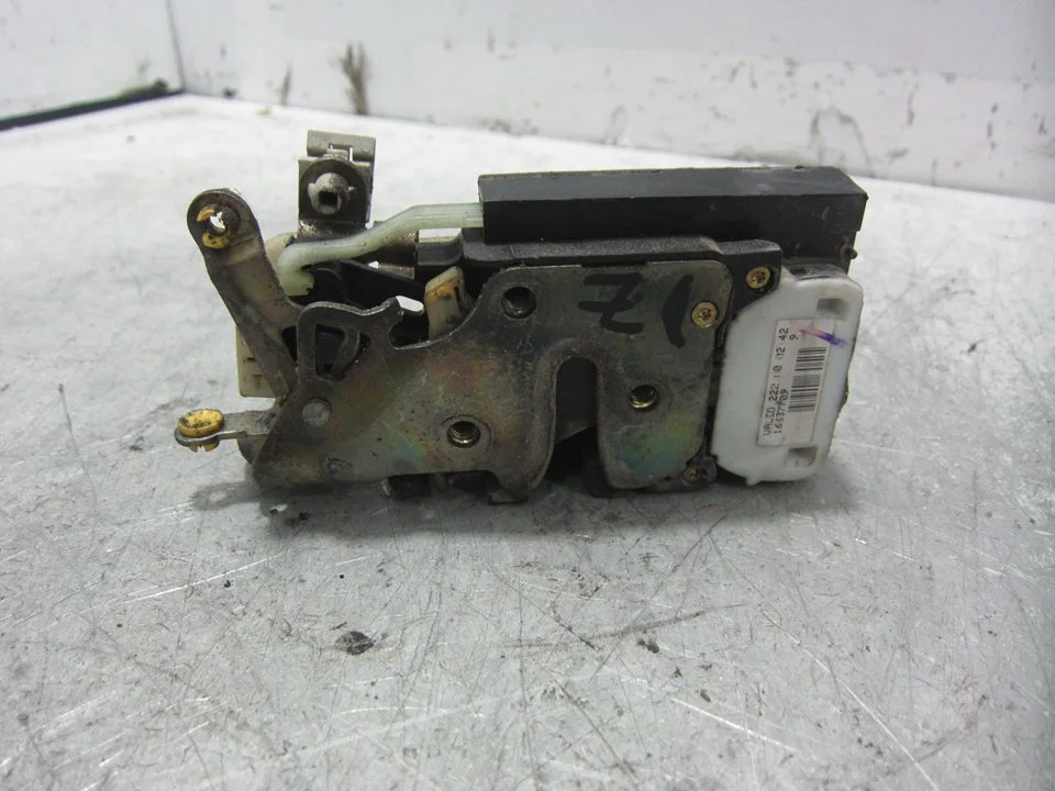 Foto de CERRADURA PUERTA DELANTERA IZQUIERDA CHEVROLET ALERO 2.4 CAT (141 CV / 104 KW) referencia 16637709