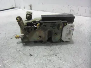 Foto de CERRADURA PUERTA DELANTERA IZQUIERDA CHEVROLET ALERO 2.4 CAT (141 CV / 104 KW) referencia 16637709