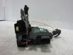 Foto de CERRADURA PUERTA DELANTERA DERECHA AUDI A2 (8Z) 1.4 16V (75 CV / 55 KW) referencia 8Z1837016E foto 2