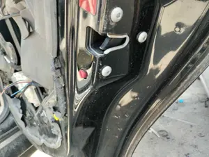 Foto de CERRADURA PUERTA TRASERA DERECHA SAAB 9-3 BERLINA 1.9 TiD CAT (150 CV / 110 KW) referencia 12759697