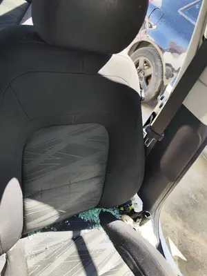 Foto de ASIENTO DELANTERO IZQUIERDO KIA CEED (JD) 1.4 CAT (99 CV / 73 KW) foto 2