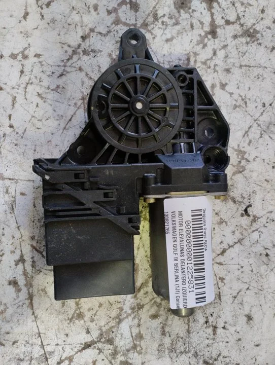 Foto de MOTOR ELEVALUNAS DELANTERO IZQUIERDO VOLKSWAGEN GOLF IV BERLINA (1J1)(10.1997) 1.6 (101 CV / 74 KW) referencia 130821765