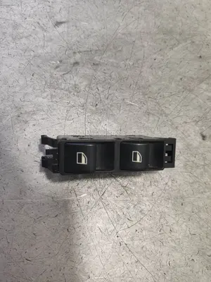 Foto de MANDO ELEVALUNAS DELANTERO DERECHO BMW SERIE 3 BERLINA (E46) 3.0 24V Turbodiesel CAT (184 CV / 135 KW) referencia 03120220