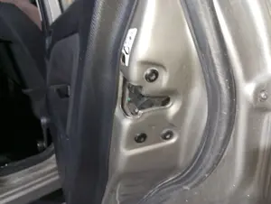 Foto de CERRADURA PUERTA TRASERA DERECHA FORD FIESTA (CBK) 1.4 TDCi CAT (68 CV / 50 KW) referencia 1372487 foto 1