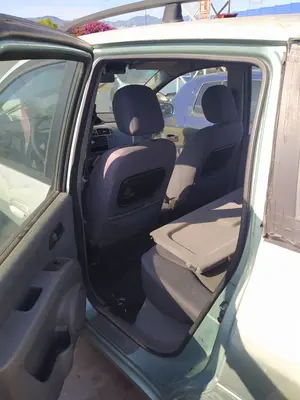Foto de GOMAS CONTORNO PUERTA HYUNDAI MATRIX (FC) 1.5 CRDi CAT (102 CV / 75 KW)