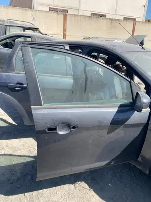 Foto de PUERTA DELANTERA DERECHA FORD FOCUS SPORTBREAK (CB4)