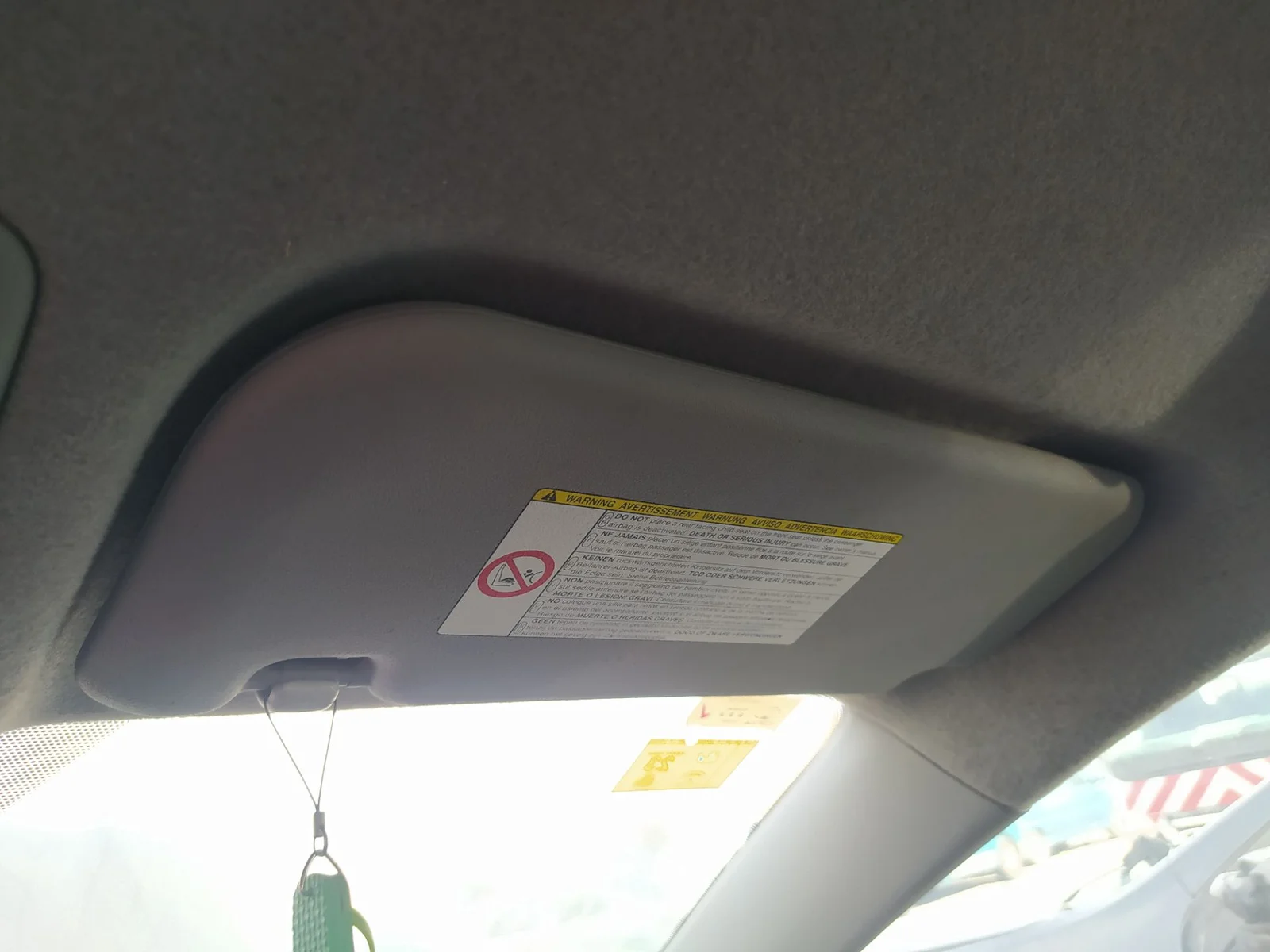 Foto de PARASOL DERECHO TOYOTA YARIS (KSP9/SCP9/NLP9) 1.4 Turbodiesel CAT (90 CV / 66 KW)
