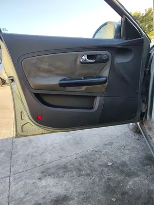 Foto de GUARNECIDO PUERTA DELANTERA IZQUIERDA SEAT CORDOBA BERLINA (6L2) 1.4 16V (75 CV / 55 KW) referencia 6L4867011AKFKZ