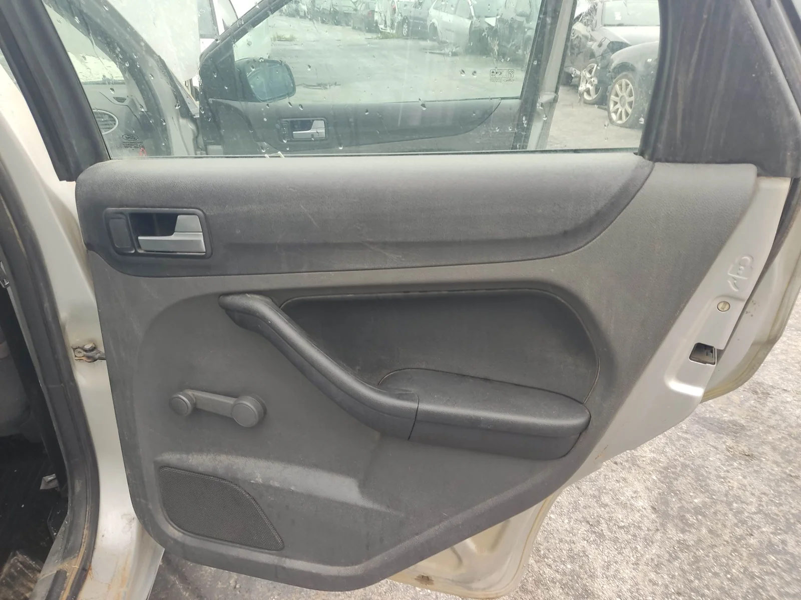 Foto de GUARNECIDO PUERTA TRASERA DERECHA FORD FOCUS BERLINA (CAP) 1.8 Flexifuel CAT (125 CV / 92 KW) referencia 1515323