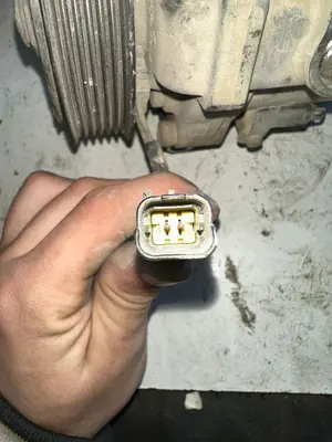 Foto de ALTERNADOR CITROEN JUMPY FURGÓN referencia 9830148880 foto 4