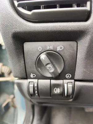 Foto de MANDO LUCES OPEL CORSA C 1.2 16V CAT (Z 12 XE / LW4) (75 CV / 55 KW) referencia 9185413