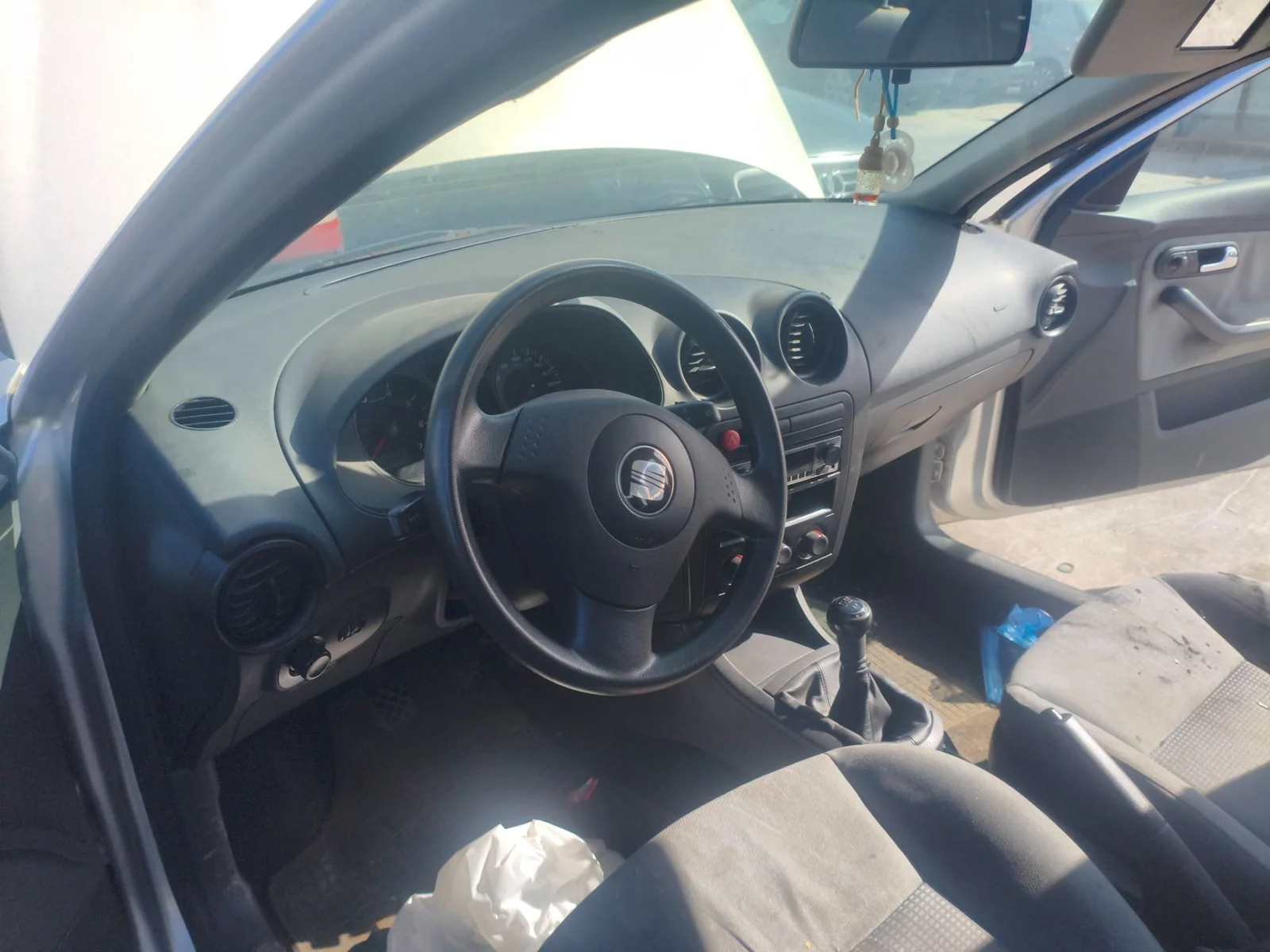 Foto de SALPICADERO SEAT IBIZA (6L1) 1.4 16V (75 CV / 55 KW) referencia 6L1857003L FKZ