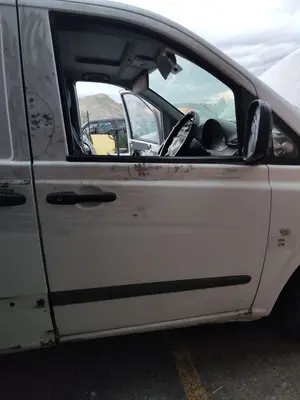 Foto de PUERTA DELANTERA DERECHA MERCEDES-BENZ VITO FURGÓN (639) 2.1 CDI CAT (109 CV / 80 KW)