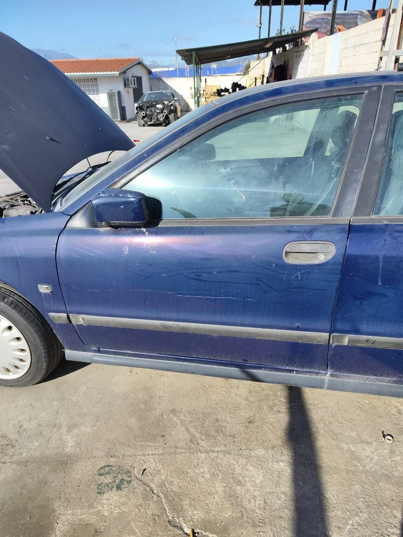 Foto de PUERTA DELANTERA IZQUIERDA VOLVO S40 BERLINA 1.6 CAT (109 CV / 80 KW) referencia 30632666