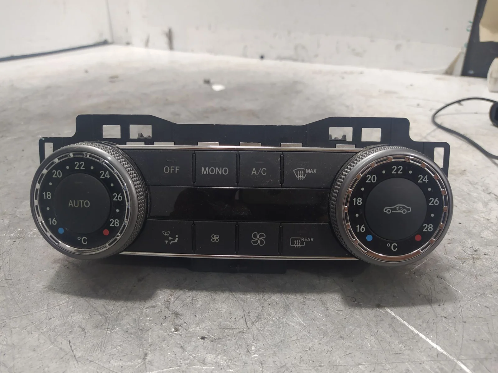 Foto de MANDO CALEFACCION / AIRE ACONDICIONADO MERCEDES-BENZ CLASE C (BM 204) BERLINA 2.2 CDI CAT (170 CV / 125 KW) referencia 2048309385