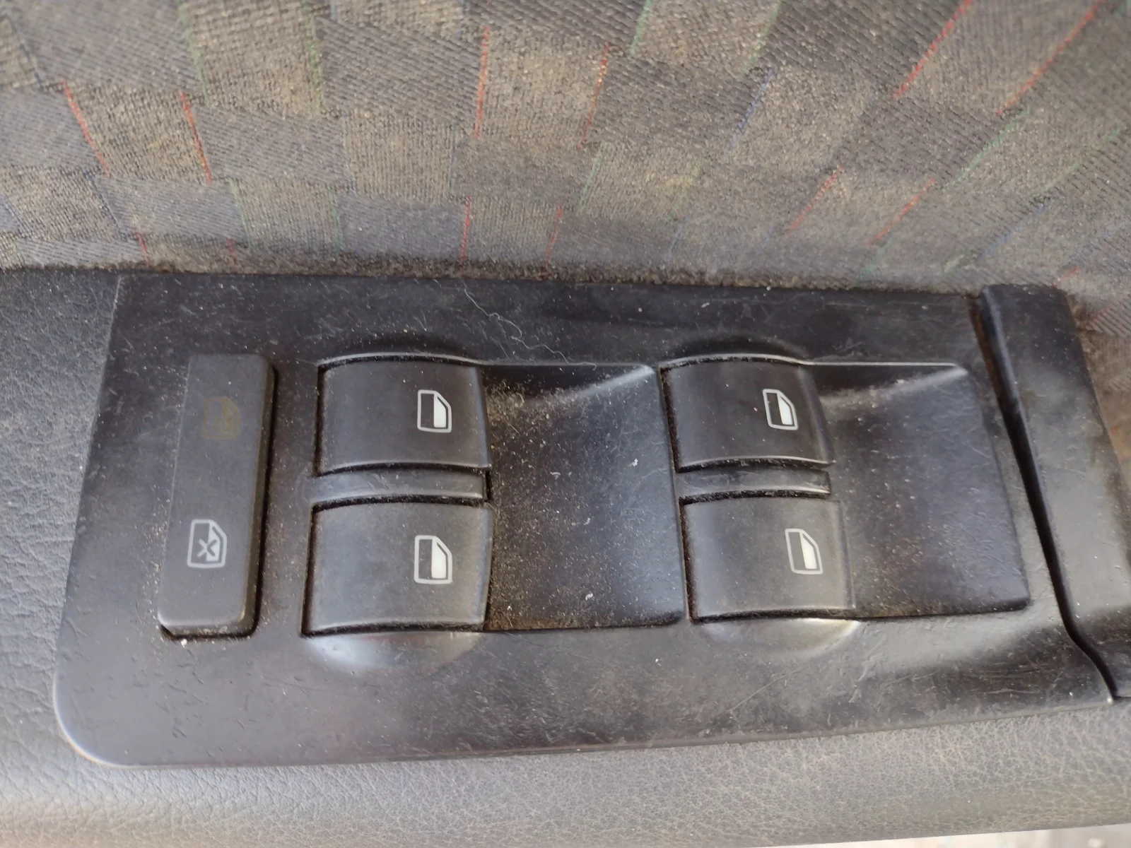 Foto de MANDO ELEVALUNAS DELANTERO IZQUIERDO AUDI A6 AVANT (4B5) 2.5 V6 24V TDI (150 CV / 110 KW) referencia 4B0959851BFKZ