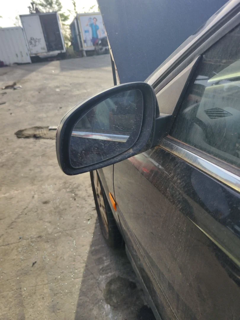 Foto de RETROVISOR IZQUIERDO OPEL VECTRA C BERLINA 2.2 16V DTI CAT (Y 22 DTR / L50) (125 CV / 92 KW)