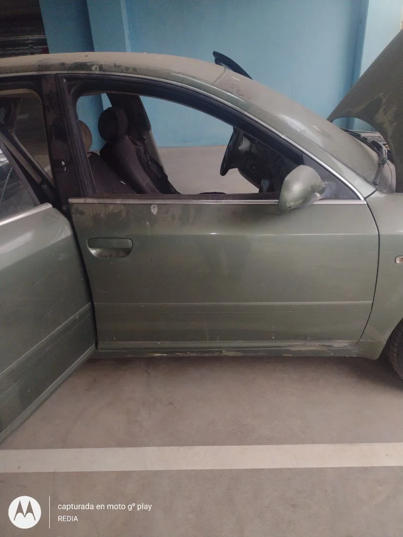 Foto de PUERTA DELANTERA DERECHA AUDI A6 BERLINA (4B2) 1.9 TDI (131 CV / 96 KW)