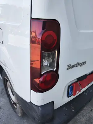 Foto de PILOTO TRASERO IZQUIERDO CITROEN BERLINGO FURGÓN 1.6 Blue-HDI FAP (99 CV / 73 KW) foto 2