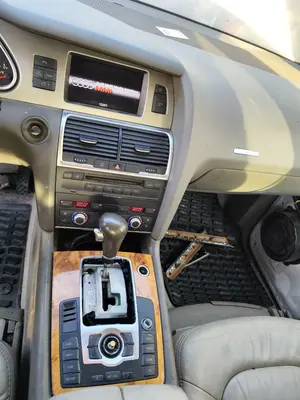 Foto de CONSOLA CENTRAL AUDI Q7 (4L) 3.0 V6 24V TDI (233 CV / 171 KW)