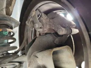 Foto de PINZA DE FRENO TRASERA DERECHA RENAULT MEGANE II BERLINA 5P 1.5 dCi Diesel (101 CV / 74 KW)