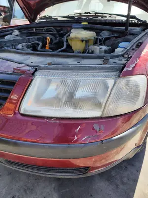 Foto de FARO IZQUIERDO VOLKSWAGEN PASSAT BERLINA (3B2) 1.9 TDI (116 CV / 85 KW) referencia 3B0941017R
