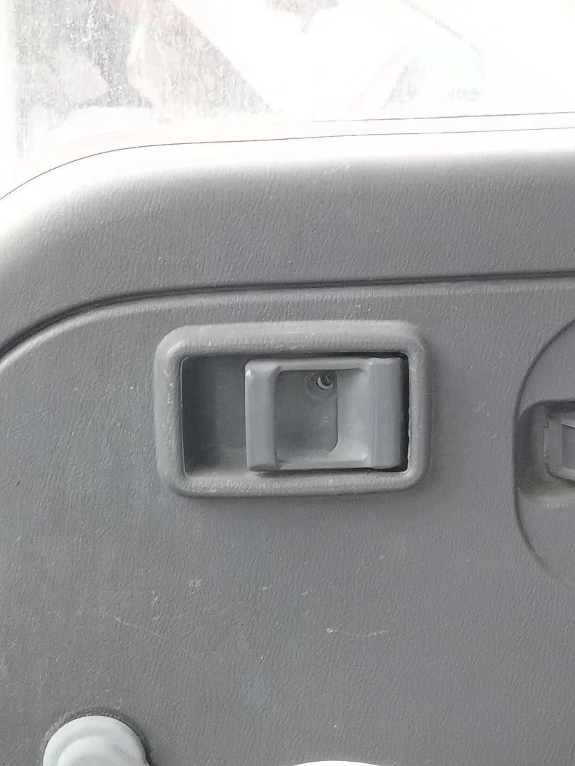Foto de MANETA INTERIOR DELANTERA DERECHA NISSAN CABSTAR E 3.0 Diesel (120 CV / 88 KW)