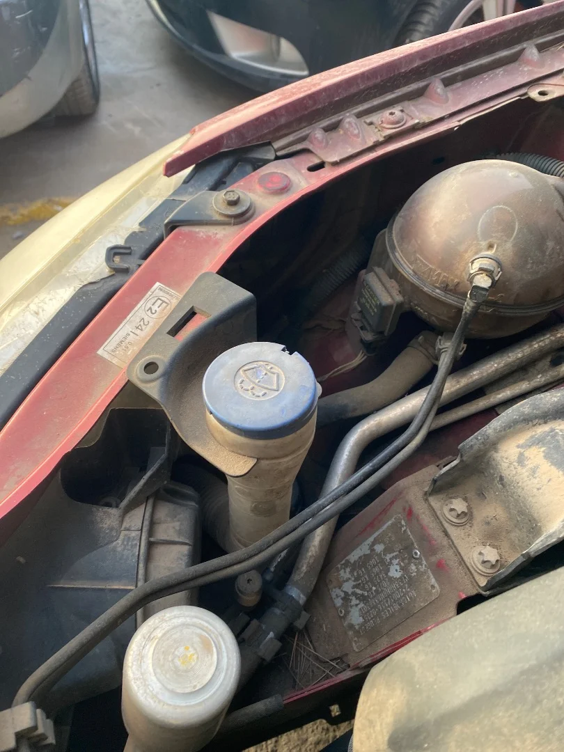 Foto de DEPOSITO LIMPIA PEUGEOT 307 BREAK / SW (S1)(04.2002) 2.0 16V HDi FAP CAT (RHR / DW10BTED4) (136 CV / 100 KW) referencia 6431C1