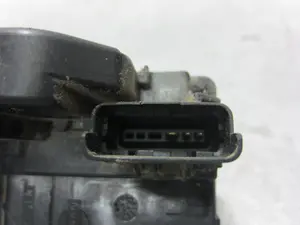 Foto de CERRADURA PUERTA DELANTERA DERECHA NISSAN MICRA (K12E) referencia 80500AX61A foto 3