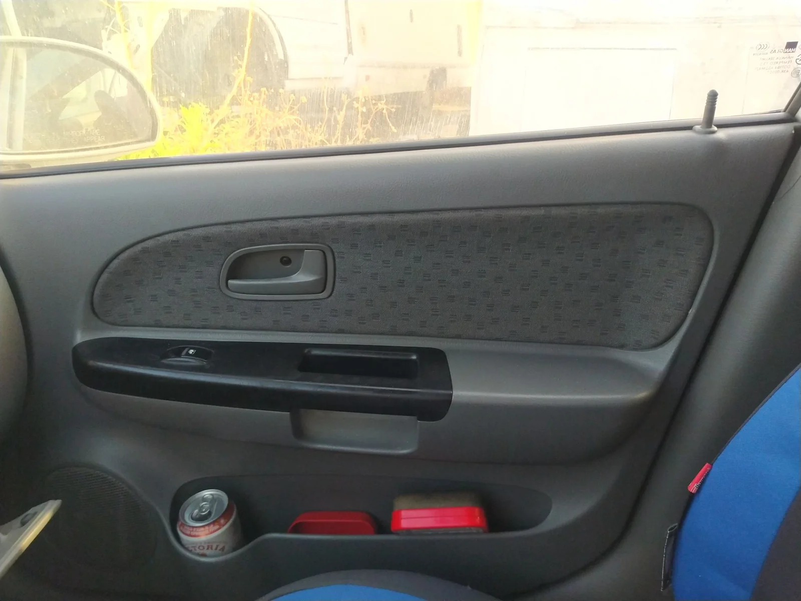 Foto de CERRADURA PUERTA DELANTERA DERECHA KIA RIO (BC) 1.3 CAT (75 CV / 55 KW) referencia 81325FD000
