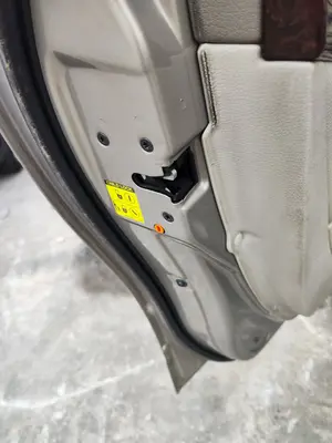 Foto de CERRADURA PUERTA TRASERA IZQUIERDA VOLVO S80 BERLINA 2.4 Diesel (131 CV / 96 KW)
