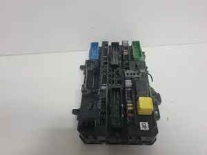 Foto de CAJA RELES / FUSIBLES OPEL ASTRA H GTC referencia 5DK00866932