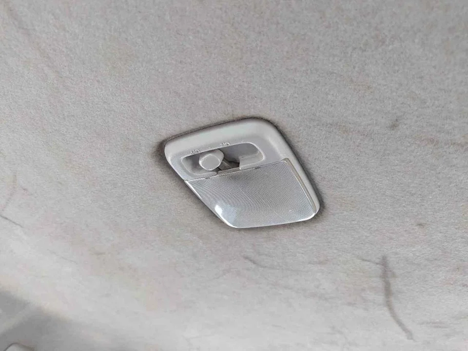 Foto de LUZ INTERIOR NISSAN X-TRAIL (T30) 2.2 16V Turbodiesel CAT (114 CV / 84 KW) referencia 264100V000
